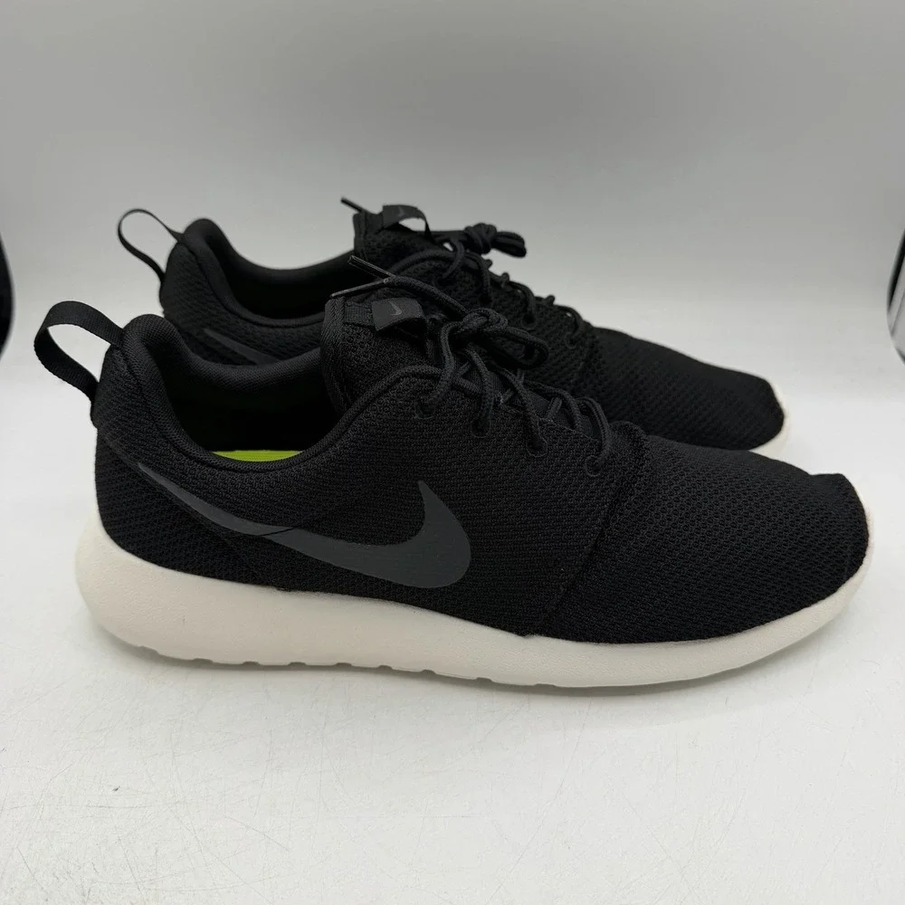 Nike Roshe One Running Shoes Mens Size 11 Black/White Sneakers 511881-010